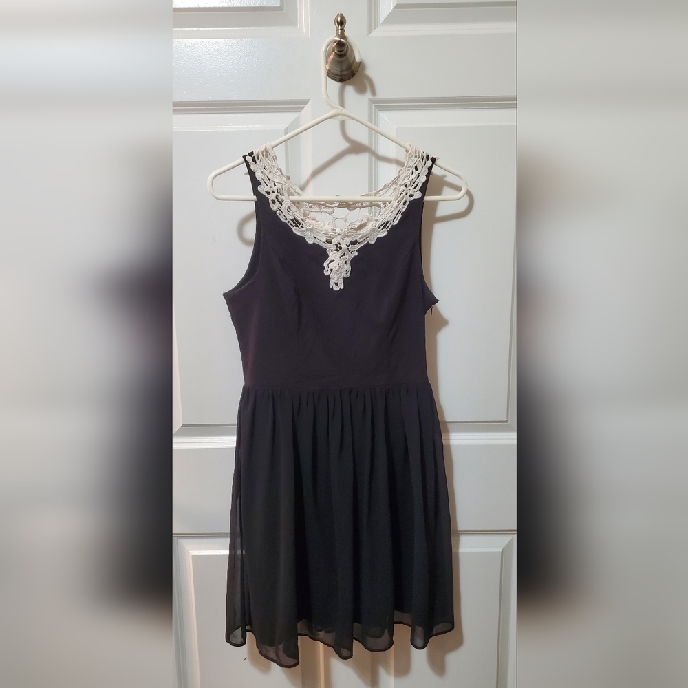 Point Black & White Dress